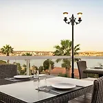Hotell La Quinta By Wyndham Cesme
