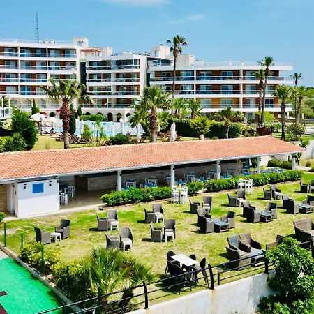 La Quinta By Wyndham Cesme فندق