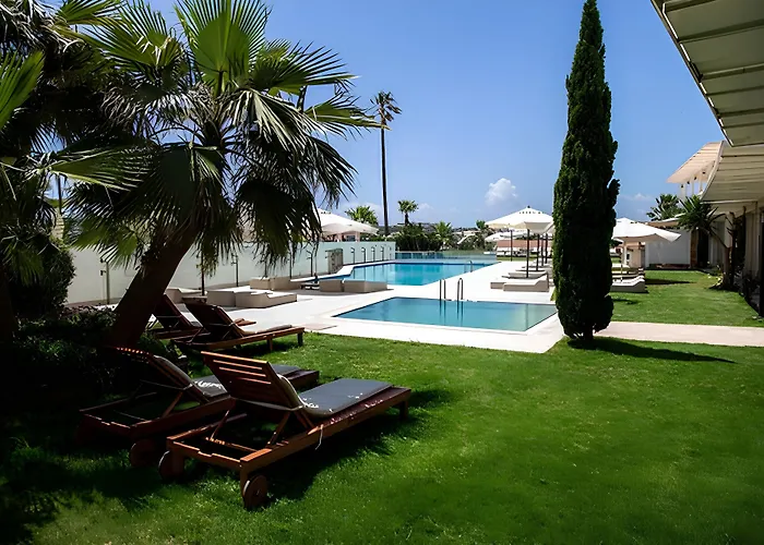 La Quinta By Wyndham Cesme Hotel