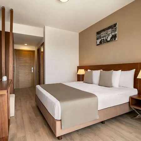 La Quinta By Wyndham Cesme Hotell 2*