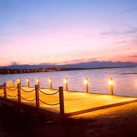 Отель La Quinta By Wyndham Cesme