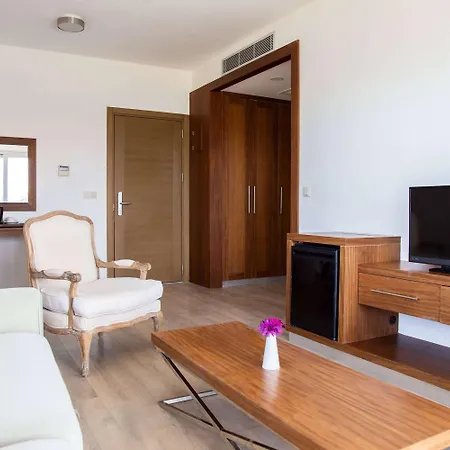 Отель La Quinta By Wyndham Cesme