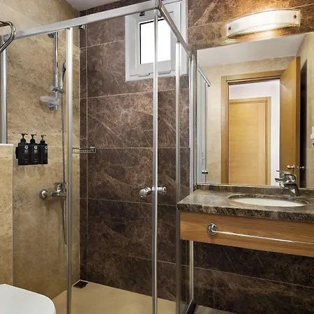Отель La Quinta By Wyndham Cesme 4*
