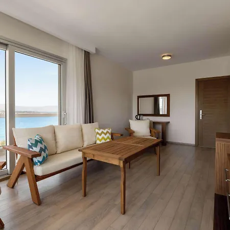Отель La Quinta By Wyndham Cesme